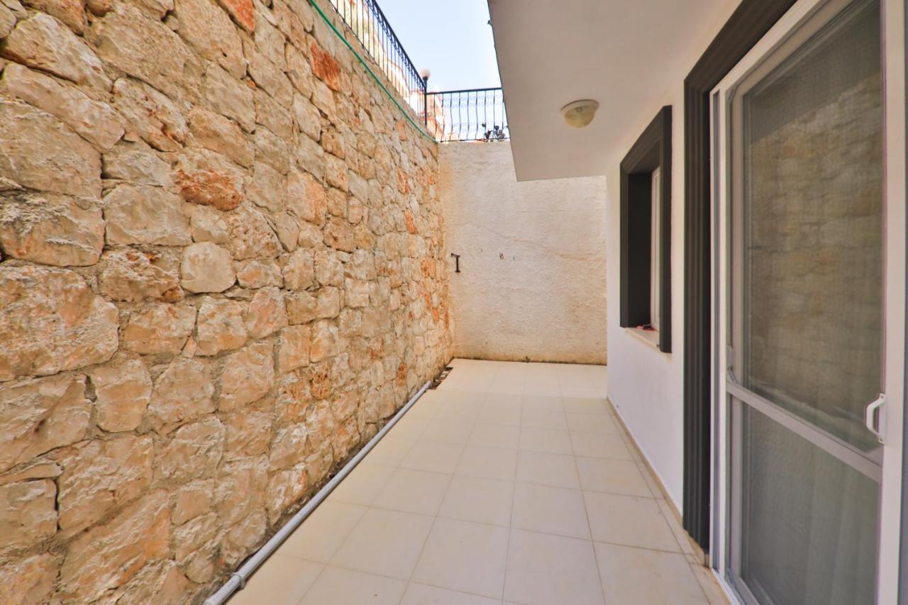 Duygu Apart Kaş Luaran gambar